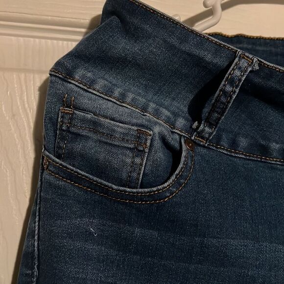 Bamboo jeans 👖 distressed blue color. Size 11 - Picture 6 of 12